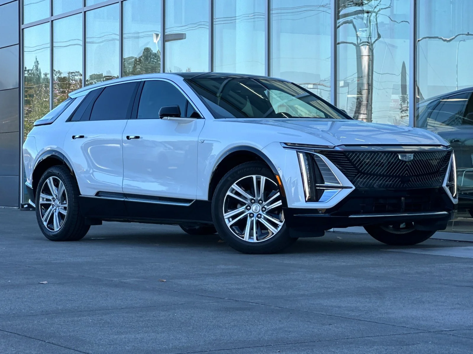 Used 2024 Crystal White Tricoat Cadillac Tech image 2