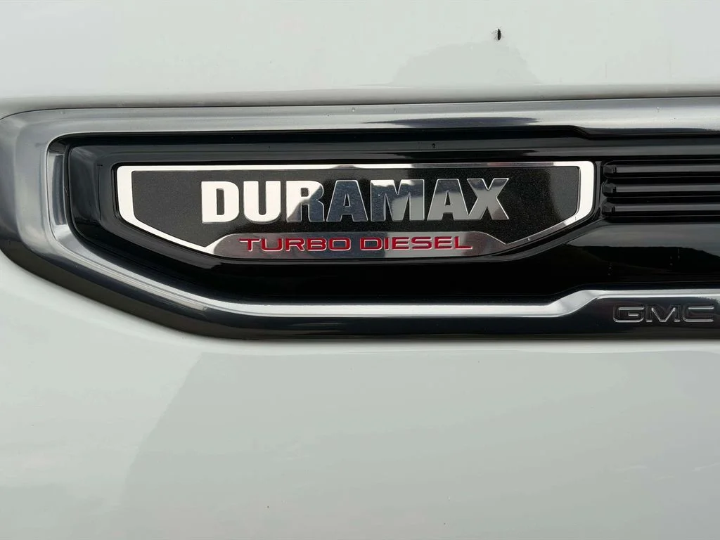 Used 2025 White GMC AT4 image 11