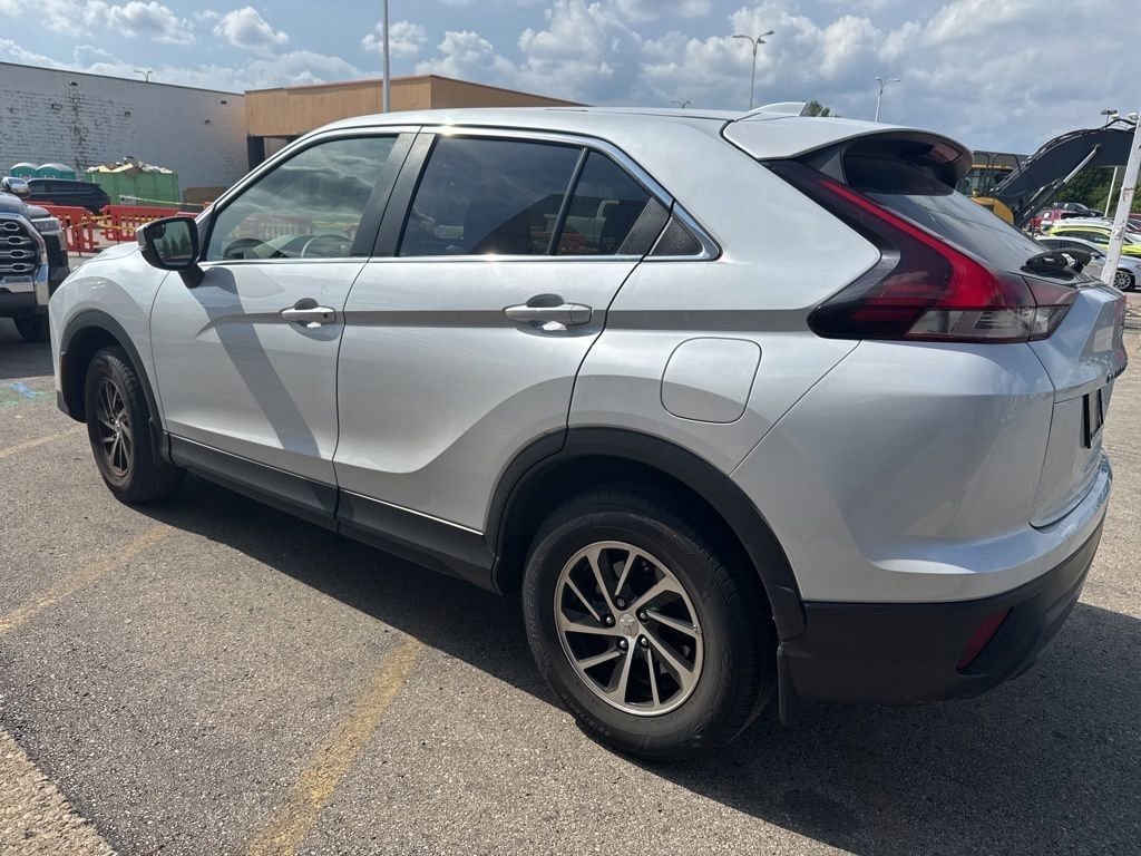 Used 2023 Diamond White Mitsubishi ES image 5