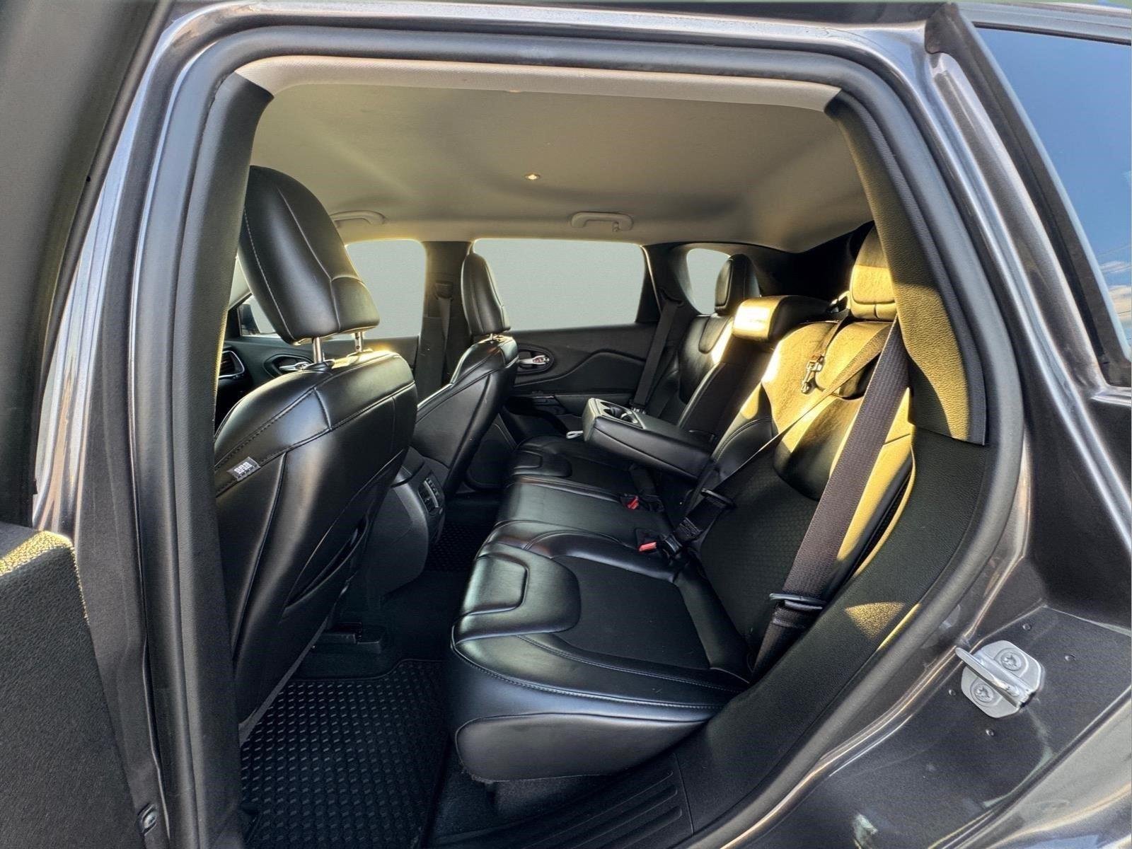 Used 2019 Sting-Gray Clearcoat Jeep Altitude image 15
