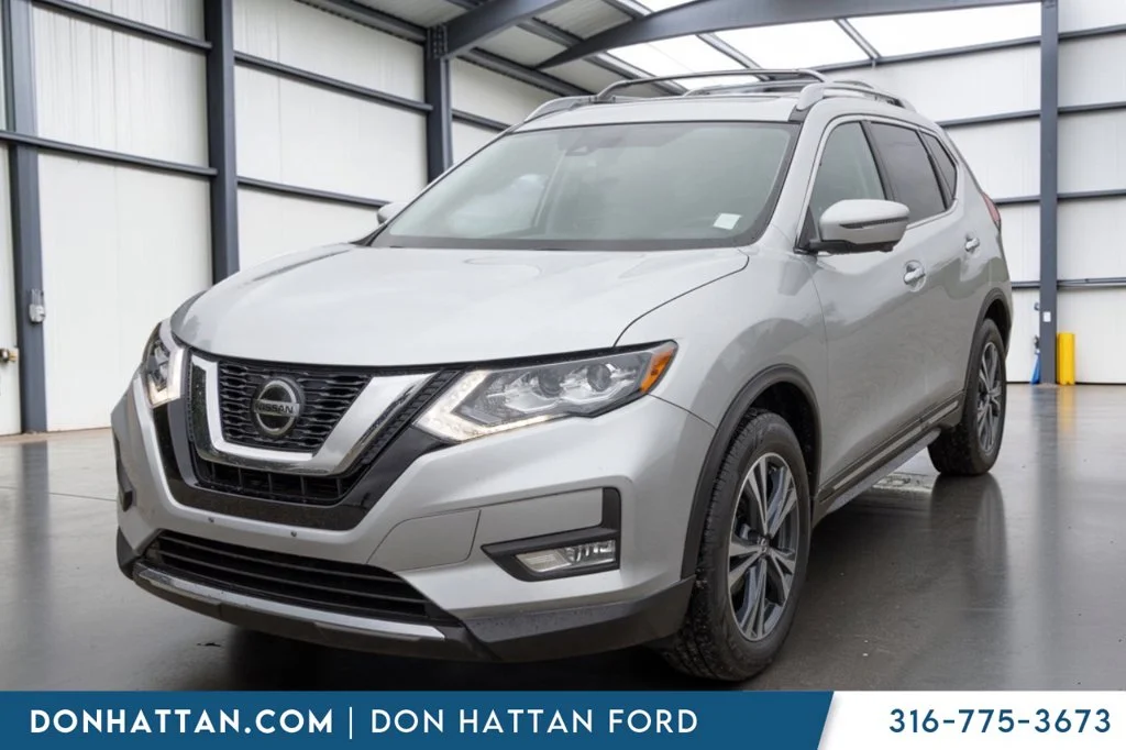 Used 2018 Silver Nissan SL image 22
