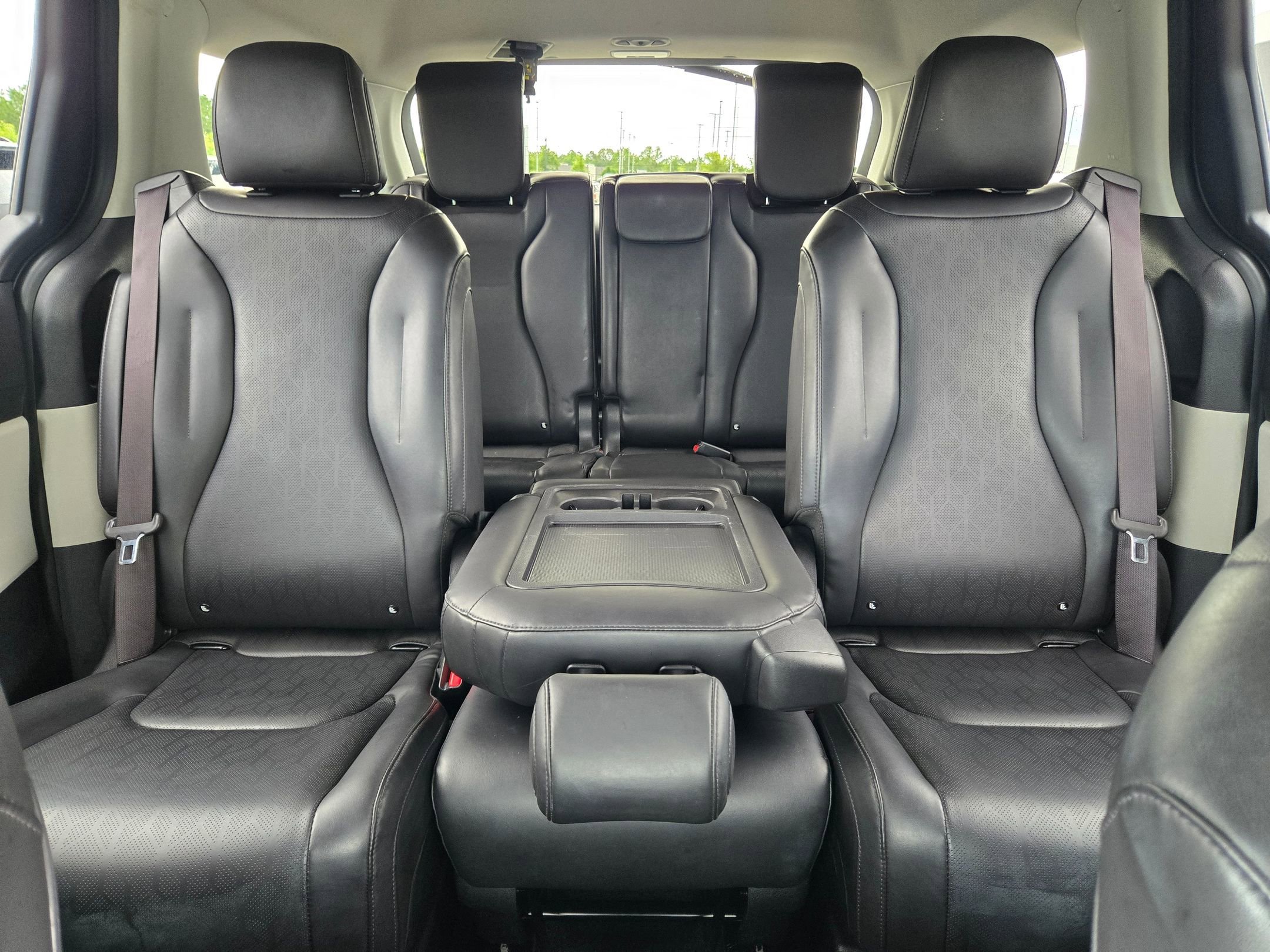 Used 2024 Aurora Black Pearl Kia LX image 13