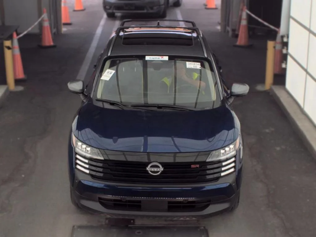 Used 2025 Deep Blue Pearl Nissan SR image 2
