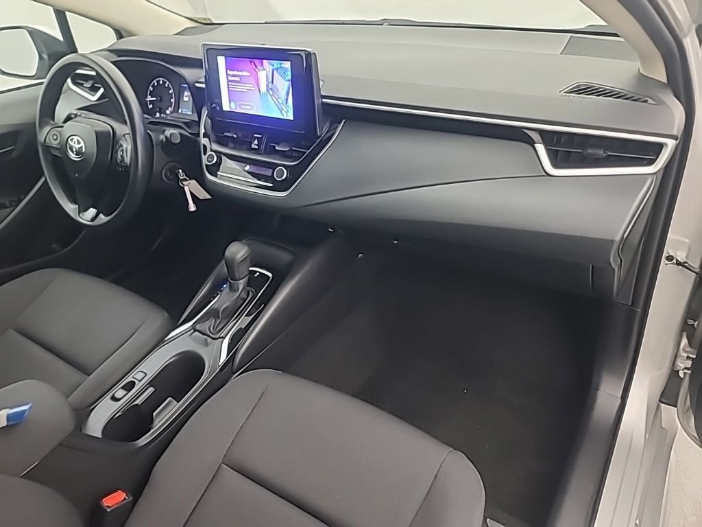 2025 Toyota Corolla LE - Photo 14