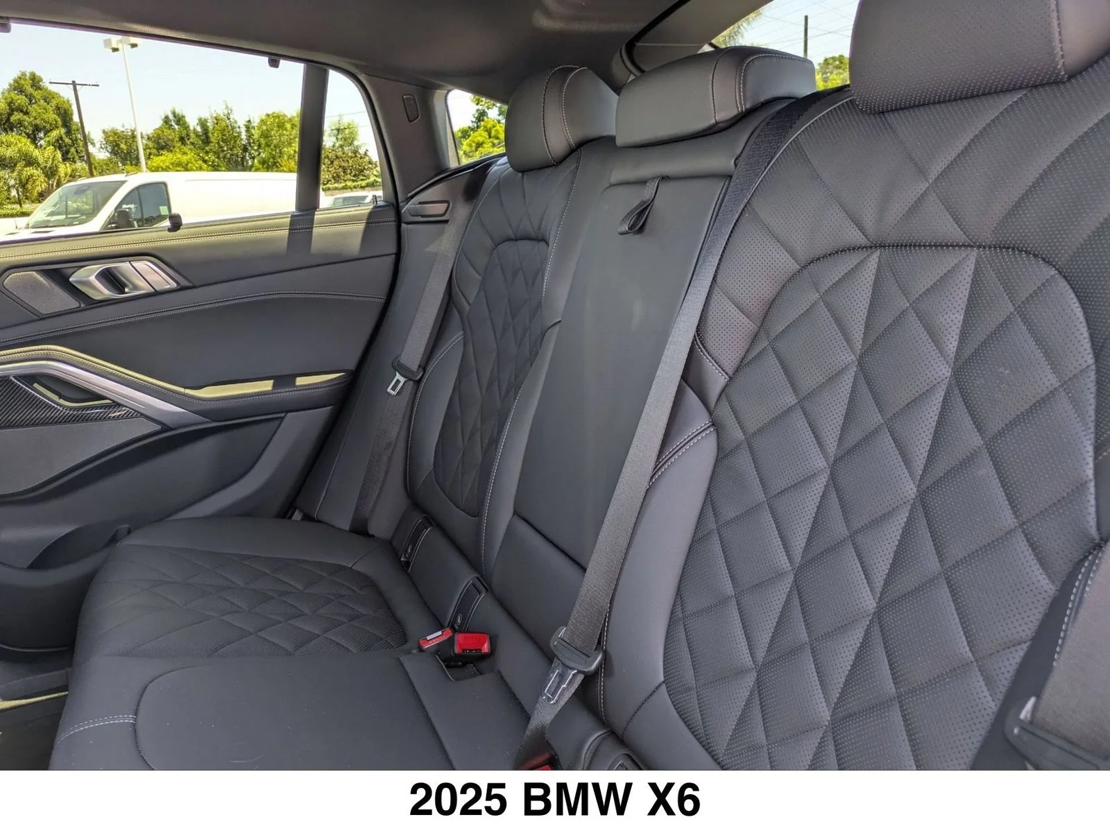 Used 2025 Black BMW M60i image 23