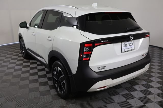 Used 2025 Aspen White Nissan SR image 6