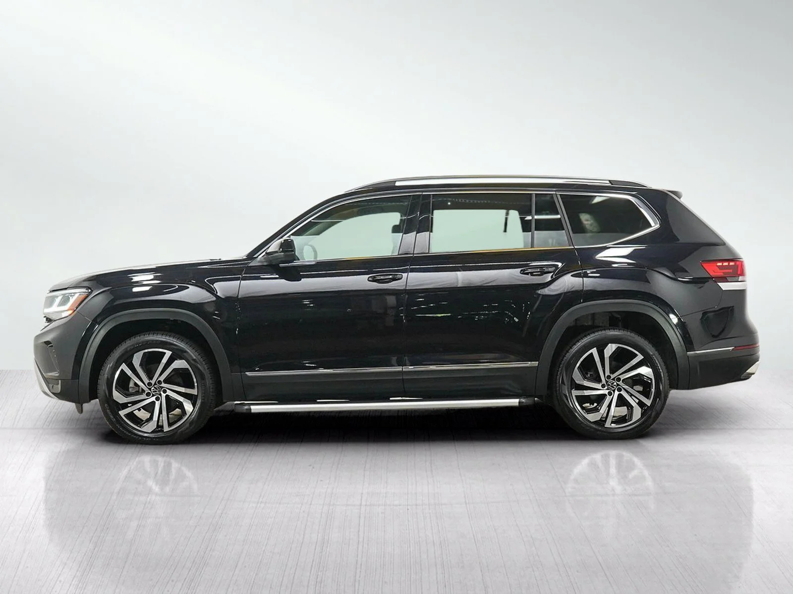 Used 2023 Volkswagen Atlas SEL with VIN 1V2BR2CAXPC537495 for sale in Burnsville, Minnesota