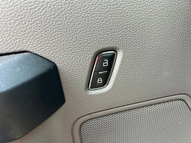 Used 2018 White Ford XL image 17