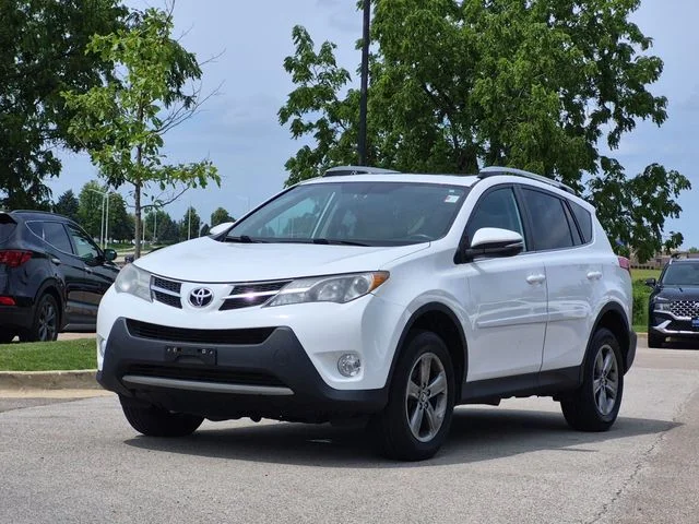 Used 2015 White Toyota XLE image 3