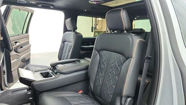 New 2026 Silver-Zynith Exterior Paint Jeep Summit Reserve image 21