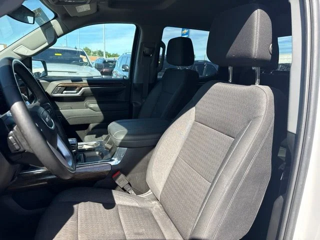 Used 2024 White GMC Elevation image 16