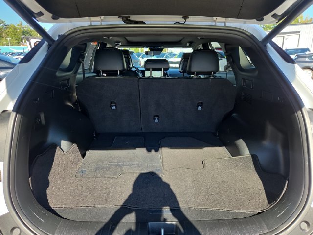 Certified Used 2024 White Pearl Kia X-Line image 33