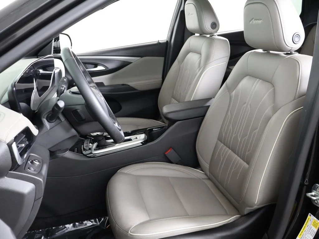 Used 2024 Black Buick Avenir image 31