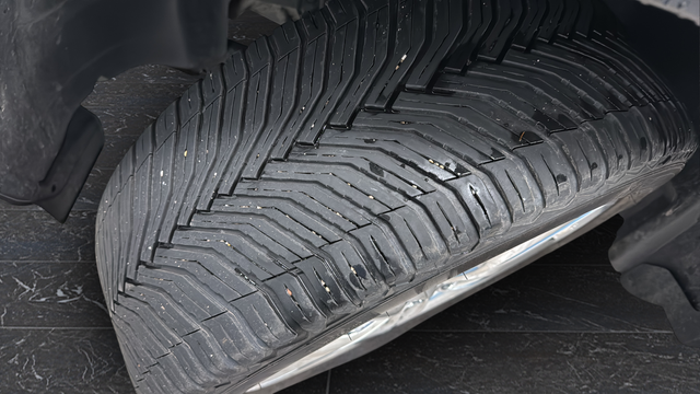 Used 2013 Tuxedo Black Metallic Ford Limited image 37