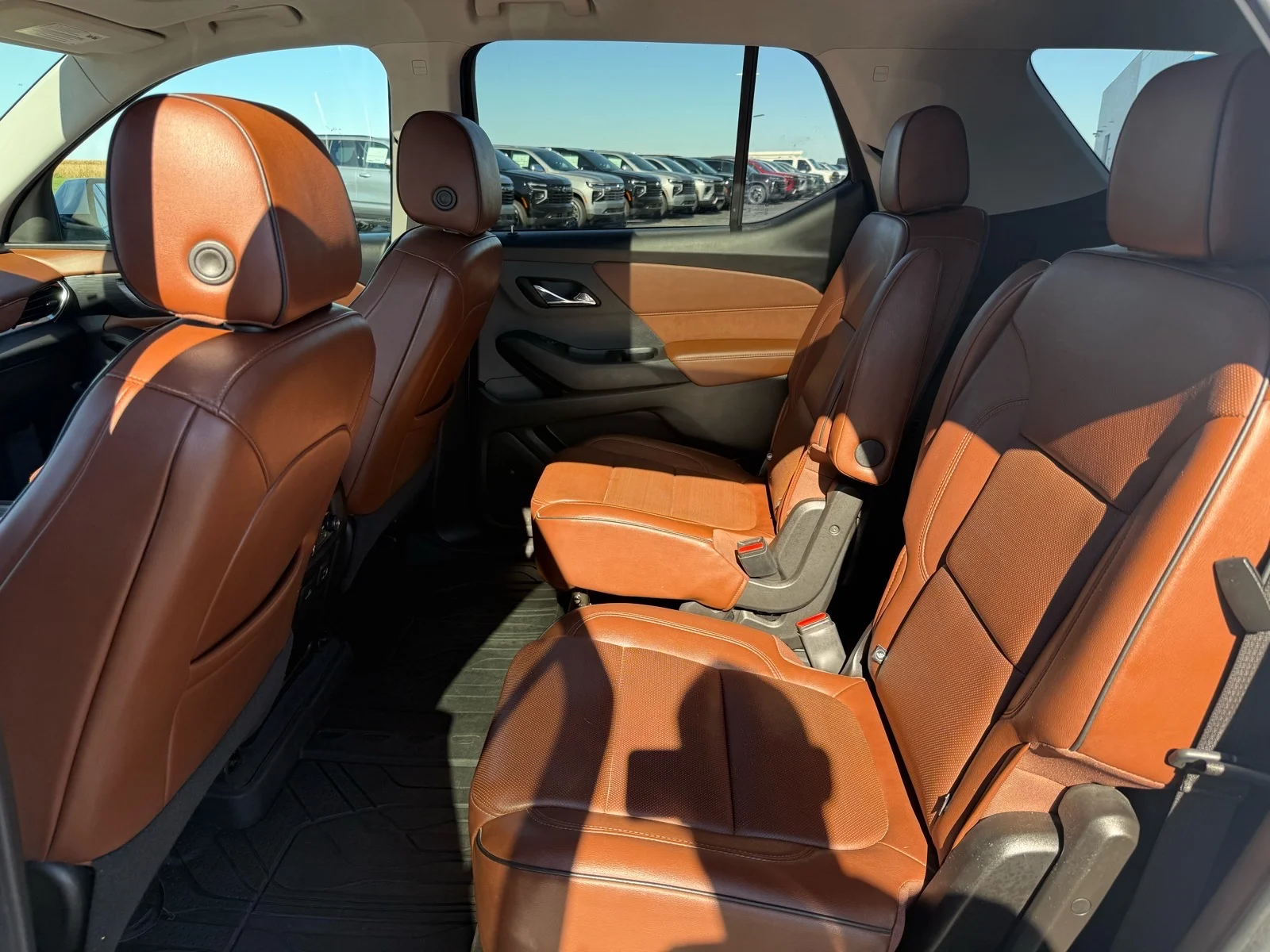 Used 2021 IRIDESCENT PEARL TRICOAT Chevrolet High Country image 16