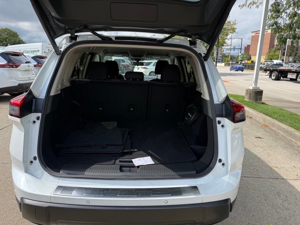 Used 2024 White Nissan SV image 6