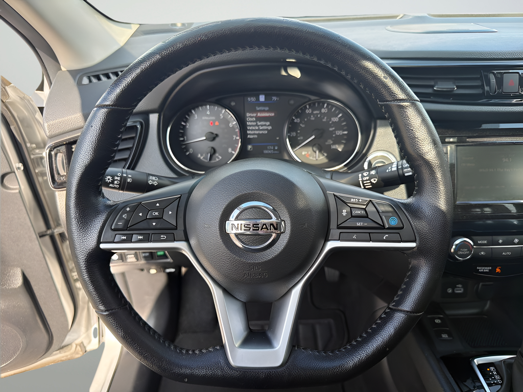 Used 2022 Silver Nissan SL image 28