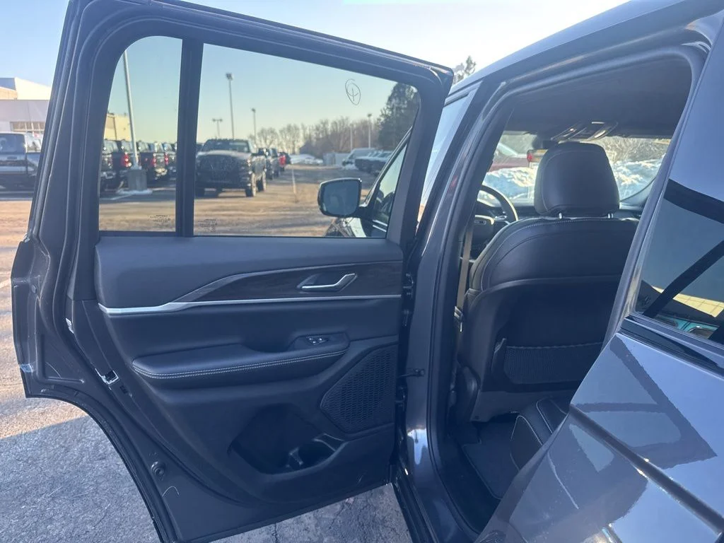 2026 Jeep Grand Cherokee Laredo - Photo 35