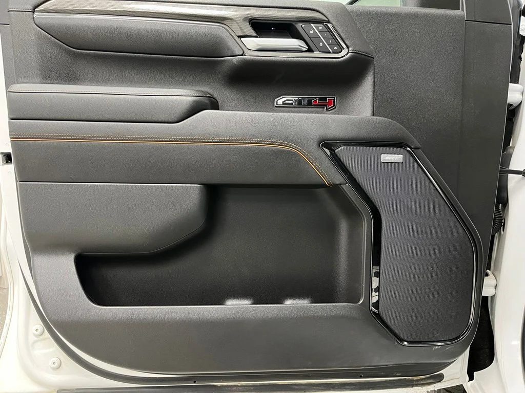 Used 2022 White GMC AT4 image 17