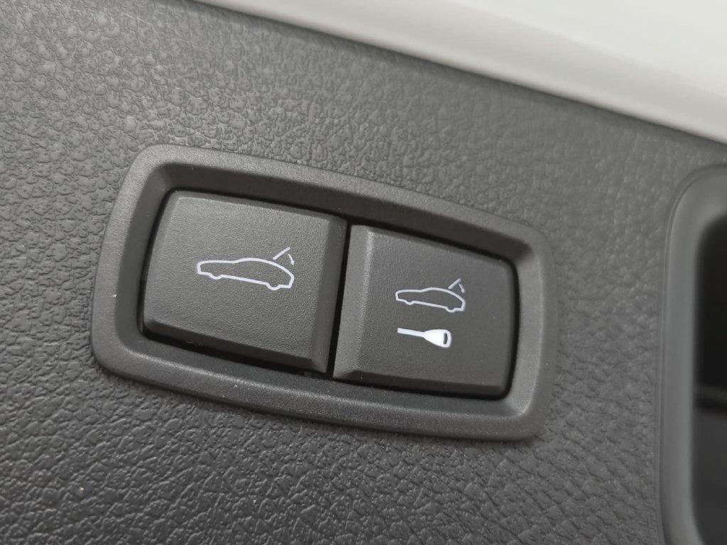 Certified Used 2023  Porsche T image 32