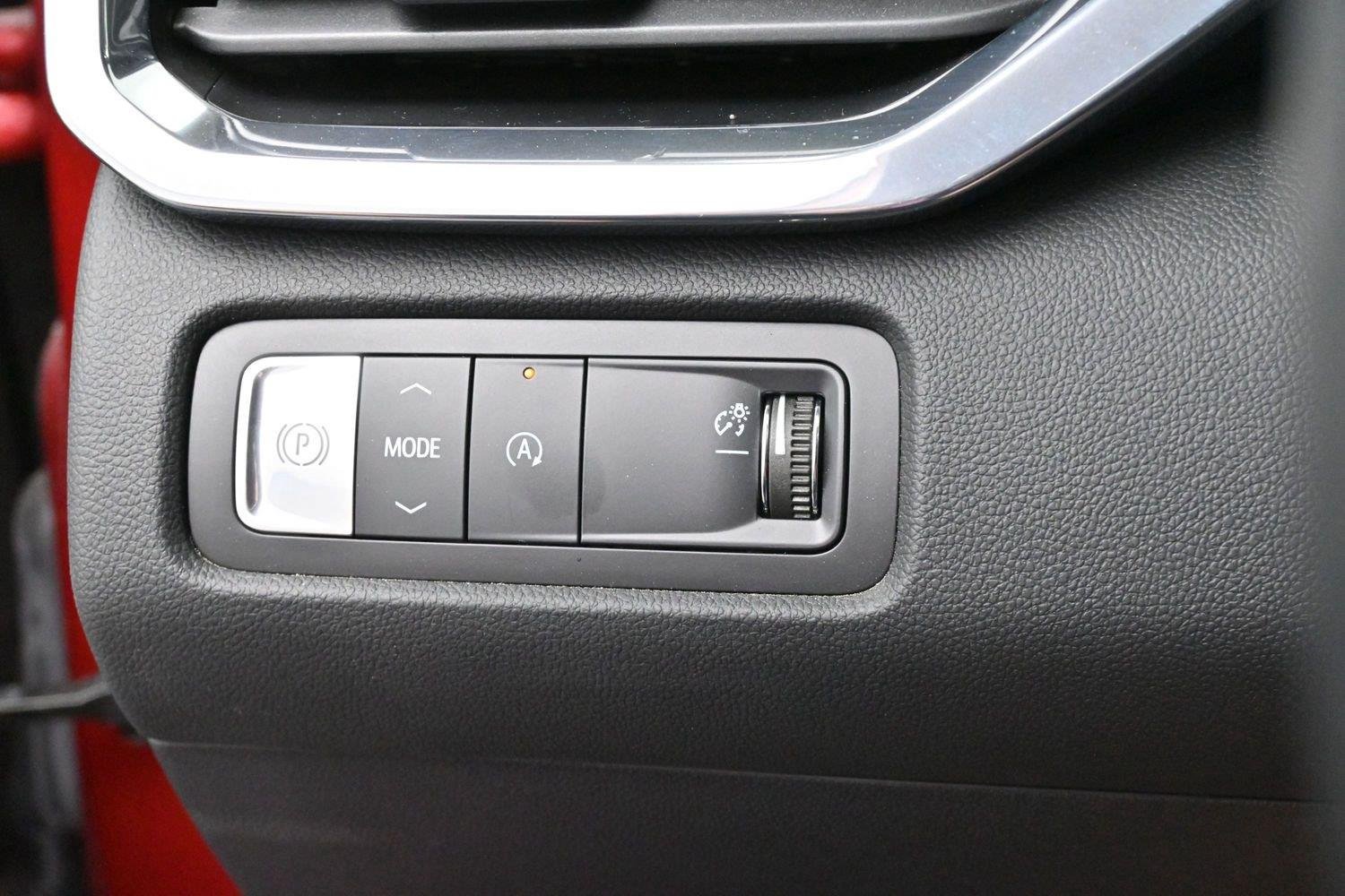 Used 2025 Volcanic Red Tintcoat GMC Elevation image 21