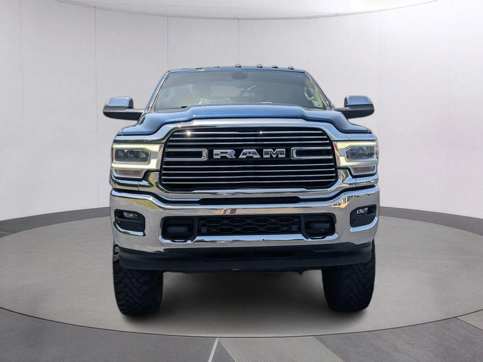 Used 2020 Patriot Blue Pearlcoat Ram Laramie image 9