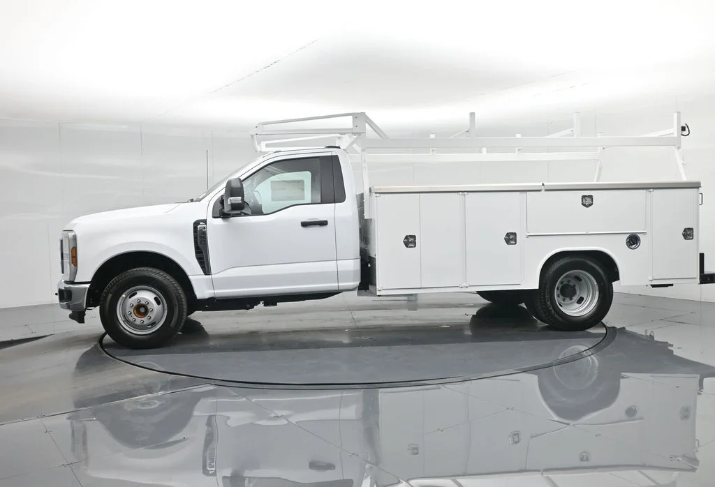 2026 Ford F-350 Super Duty Chassis Cab XL - Photo 29