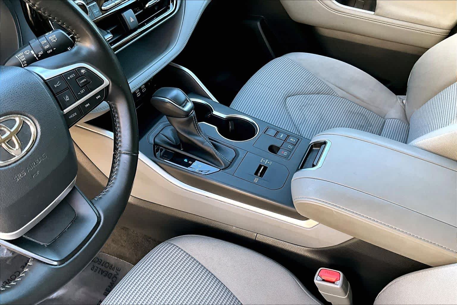 Used 2023 Wind Chill Pearl Toyota LE image 17