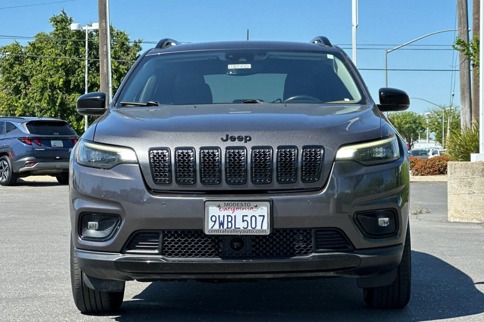Used 2023 Granite Crystal Metallic Clearcoat Jeep Altitude Lux image 9