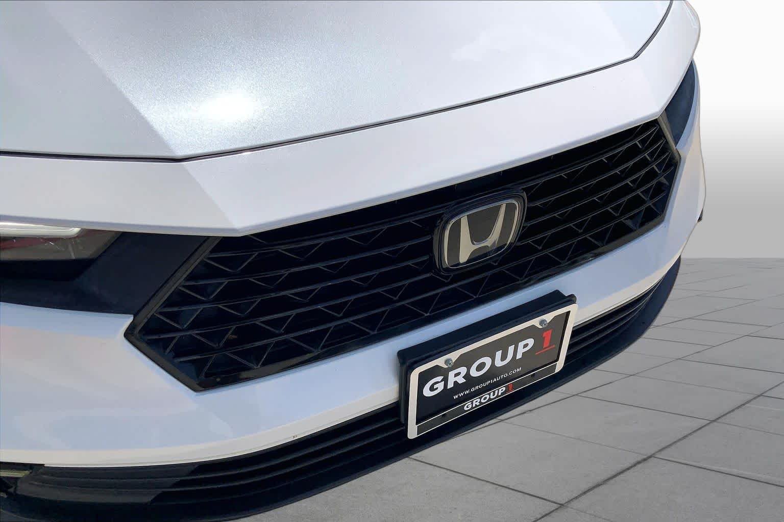 Used 2024 Platinum White Pearl Honda EX image 30