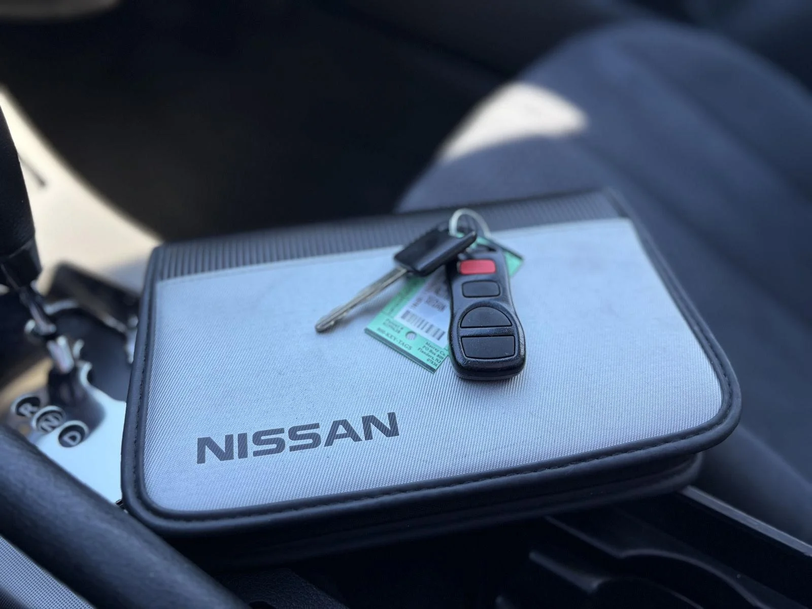 Used 2005 Smoke Metallic Nissan 3.5 SE image 29