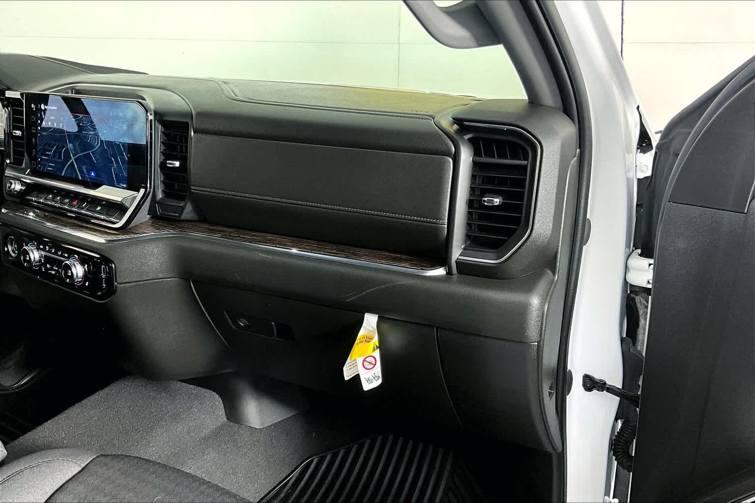 Used 2023 Summit White GMC SLE image 17
