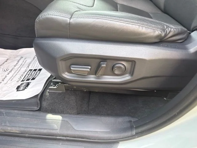 Used 2024  Toyota SR5 image 29