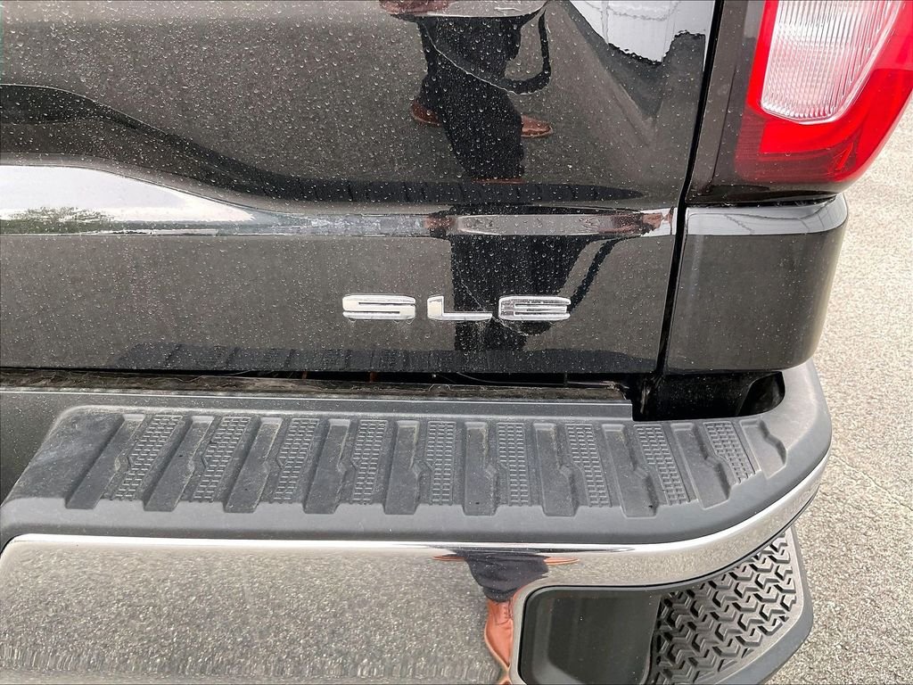Used 2019 Black GMC SLE image 27