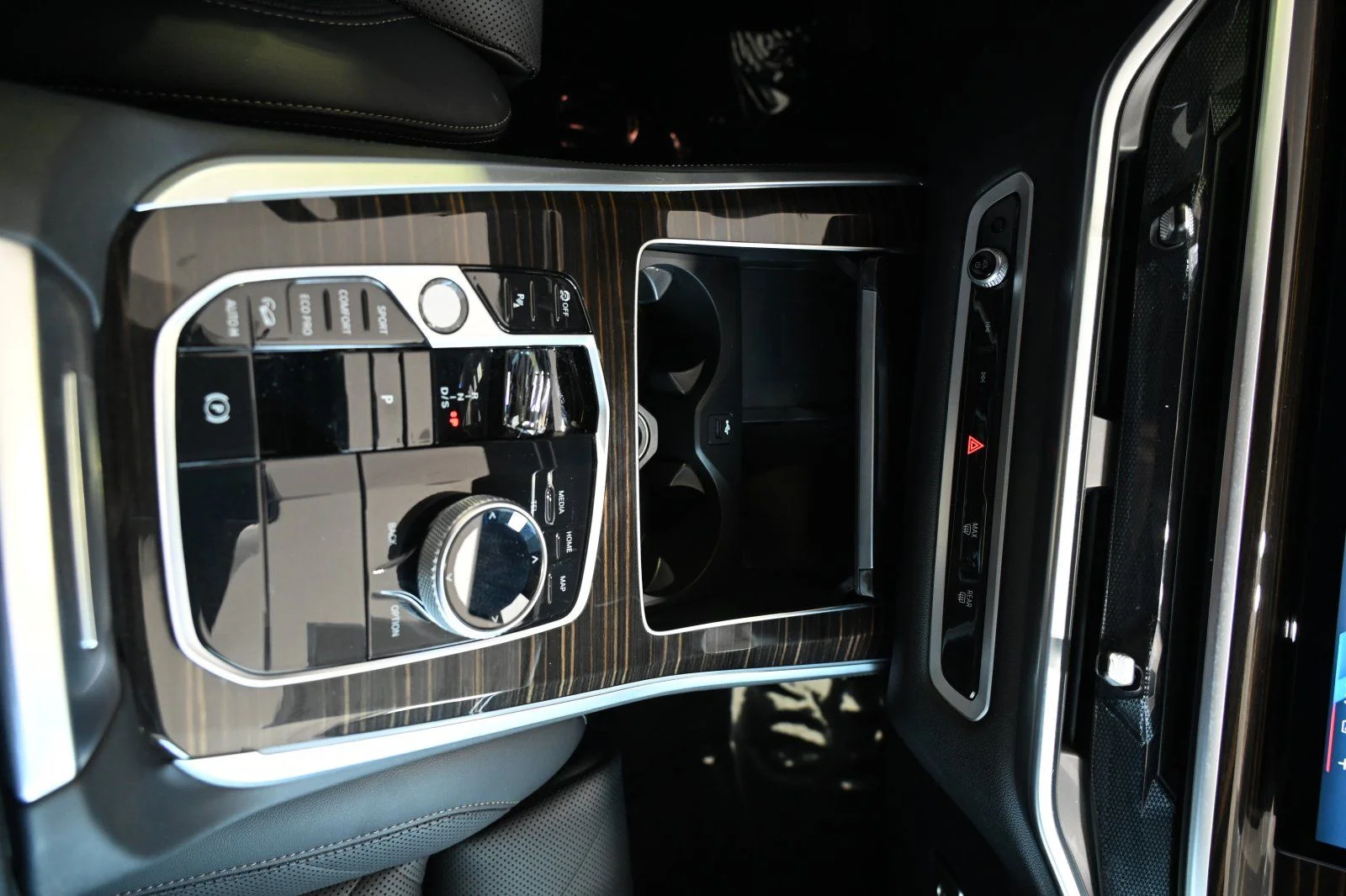 Certified Used 2025 Ametrin Metallic BMW xDrive40i image 8