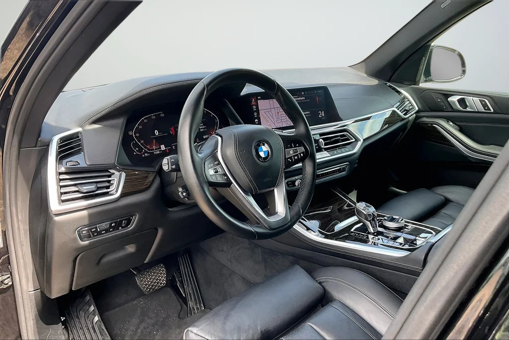 Used 2020 Black BMW sDrive40i image 19