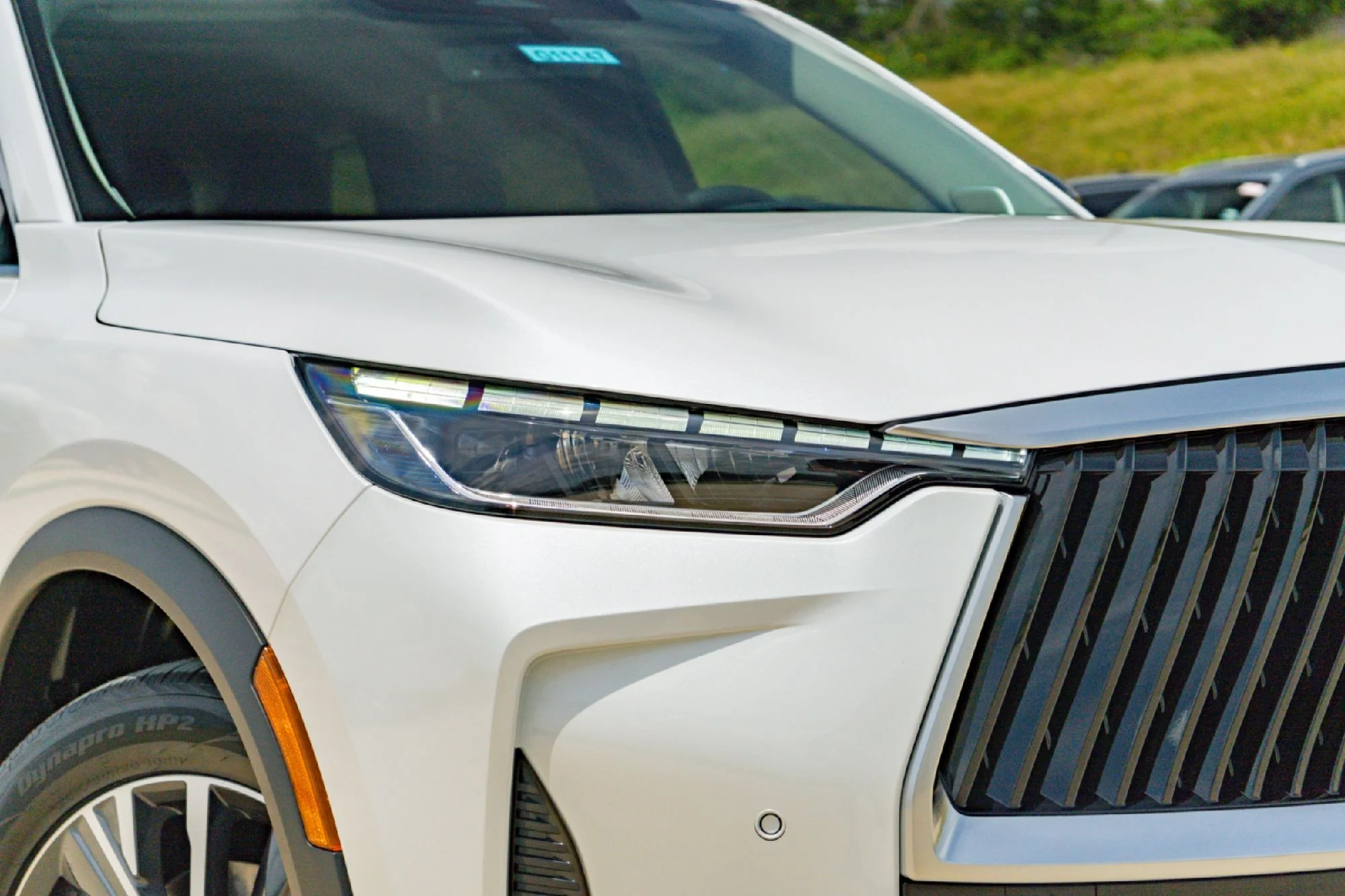 New 2027 RADIANT WHITE INFINITI Luxe FWD image 3