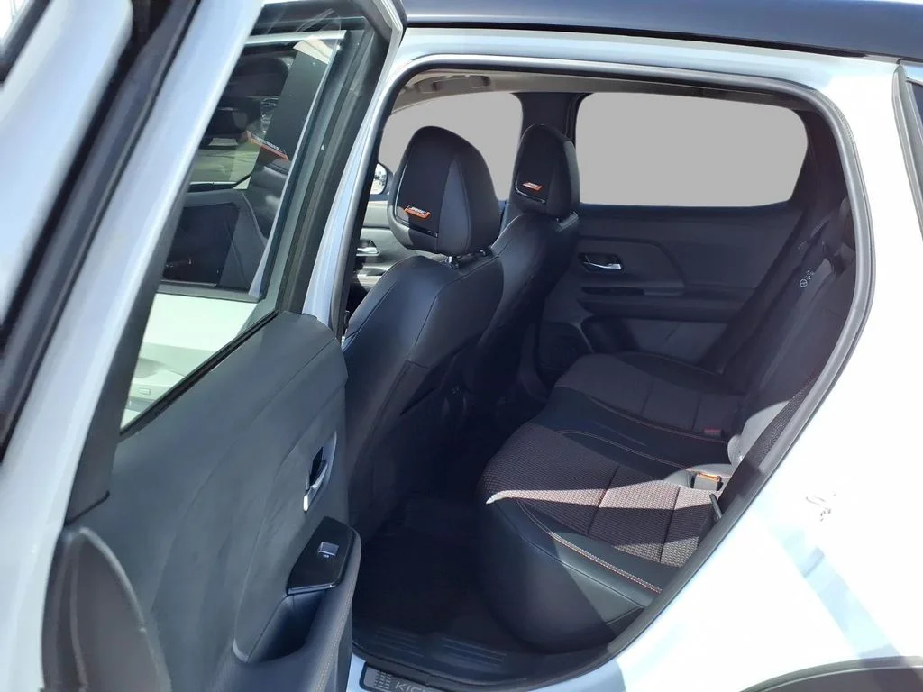 Used 2025 White Nissan SR image 23