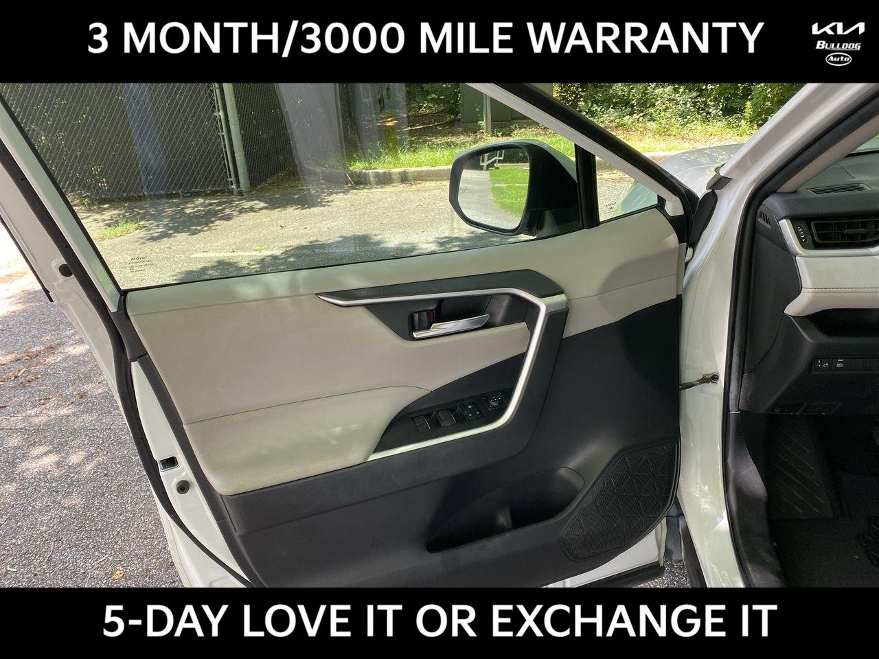 Used 2022 White Toyota XLE image 17