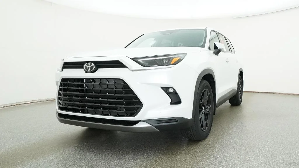 New 2026 Wind Chill Pearl Toyota Platinum image 19