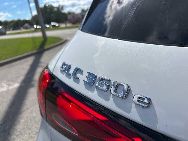 New 2027 MANUFAKTUR Moonlight White Metallic Mercedes-Benz GLC 350 image 11