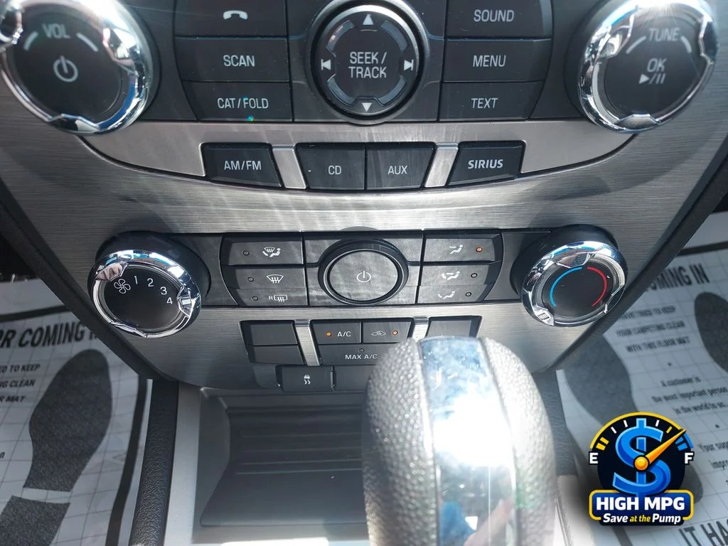 Used 2010 Gray Ford SE image 19