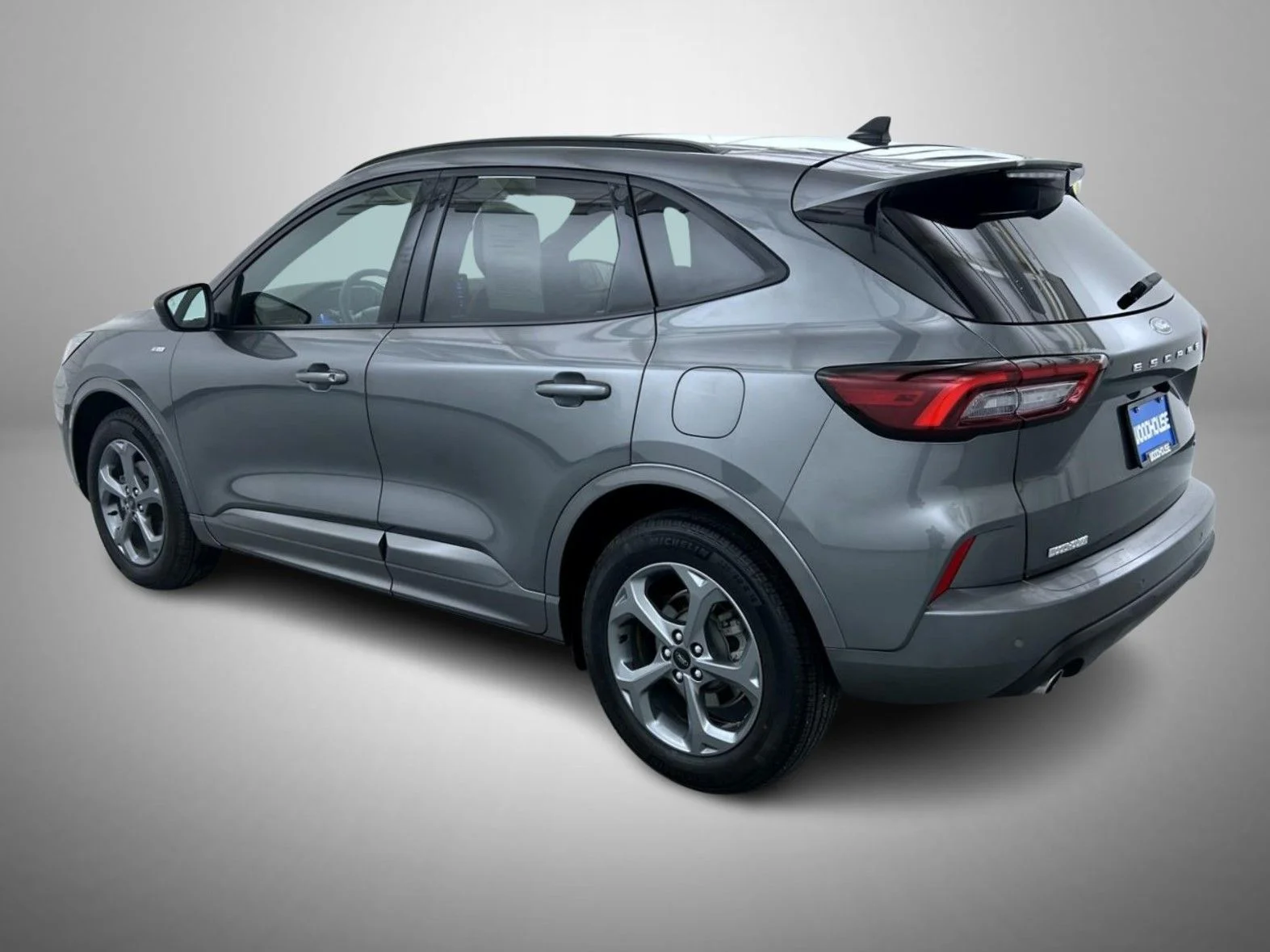 Used 2023 Gray Ford ST-Line image 7