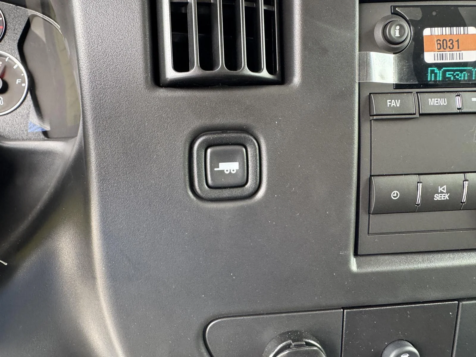 2025 GMC Savana Cargo Work Van - Photo 23