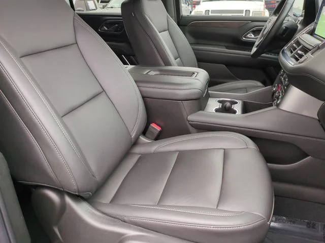 Used 2023 Black Chevrolet Z71 image 25