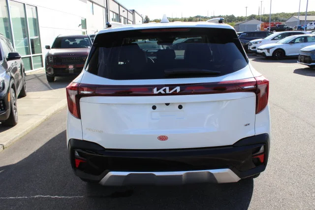 Used 2024 White Kia SX image 30