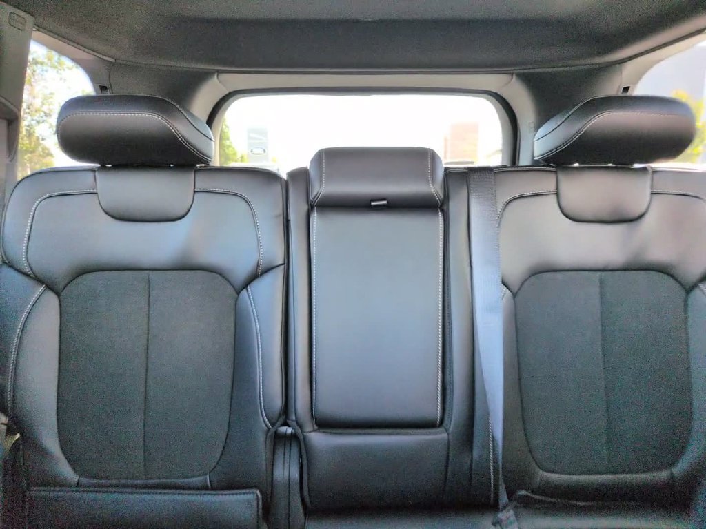 New 2027 Bright White Clear-Coat Paint Jeep Laredo image 28
