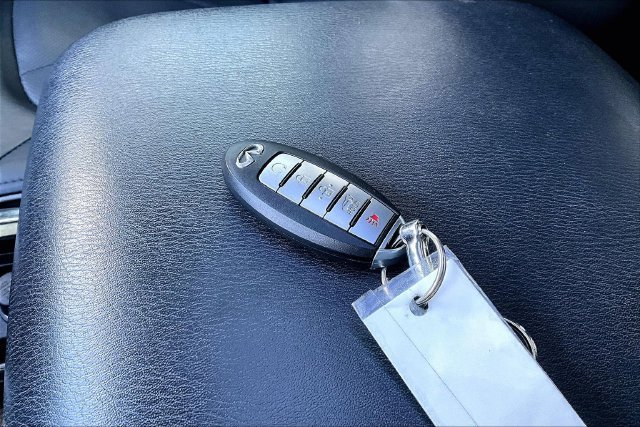 Used 2014 White INFINITI  image 10