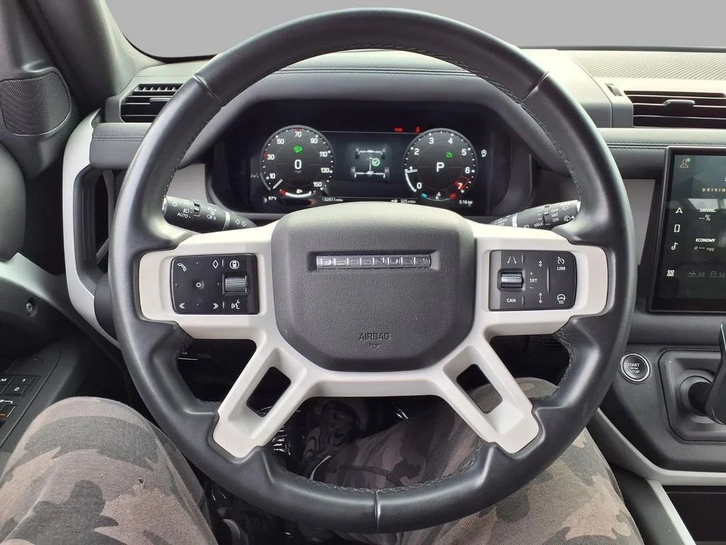 Used 2025 White Land Rover S image 15