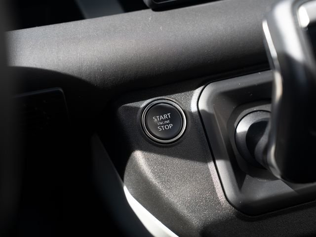 Used 2024  Land Rover SE image 28